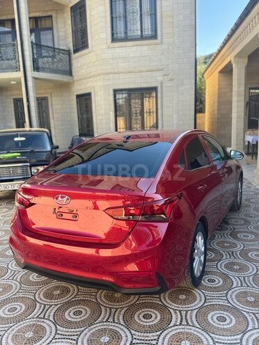 Hyundai Accent-4
