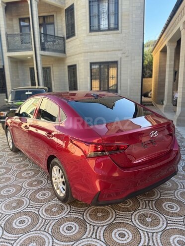 Hyundai Accent-5