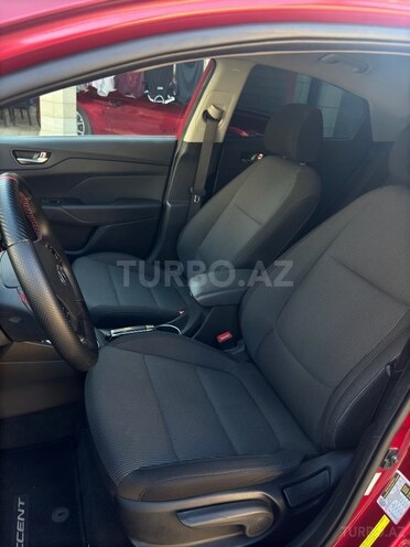 Hyundai Accent-11