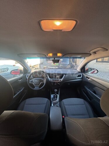 Hyundai Accent-13