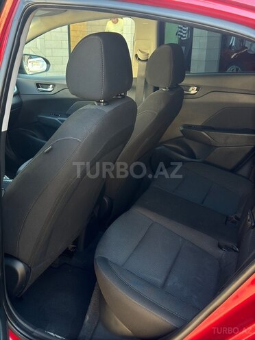 Hyundai Accent-12