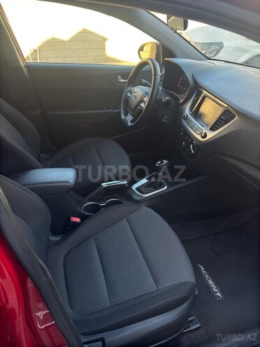 Hyundai Accent-14
