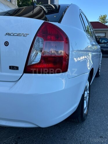 Hyundai Accent-4