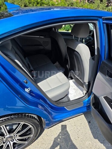 Hyundai Elantra-7