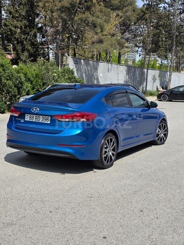 Hyundai Elantra-8