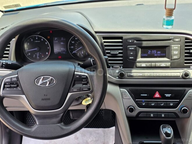 Hyundai Elantra-13
