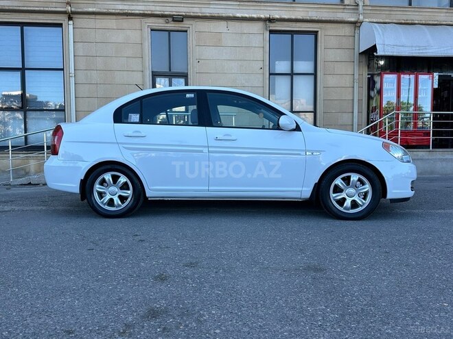 Hyundai Accent-6