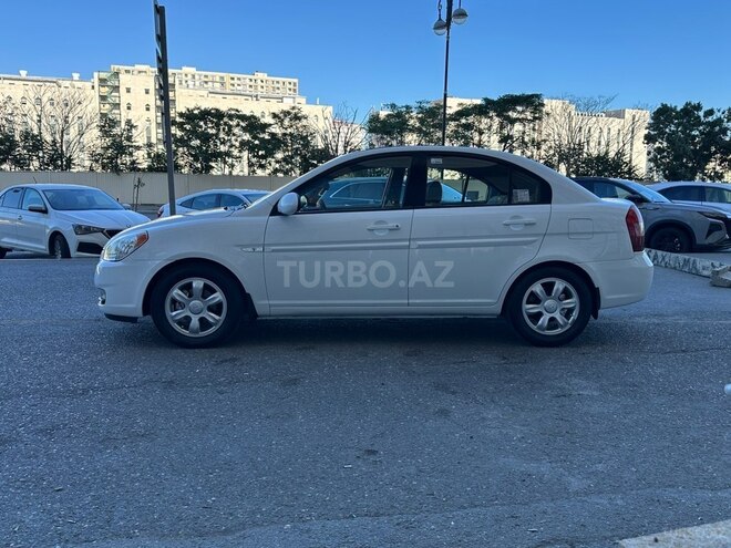 Hyundai Accent-7