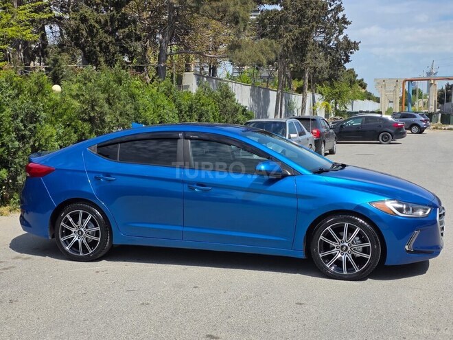 Hyundai Elantra-17