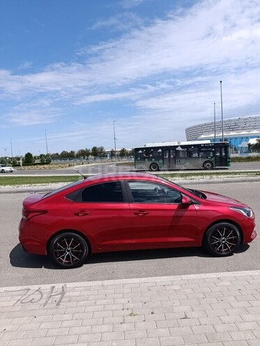 Hyundai Accent-5