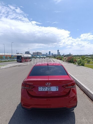 Hyundai Accent-13