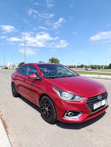 Hyundai Accent-12