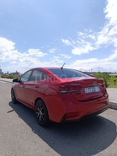 Hyundai Accent-14