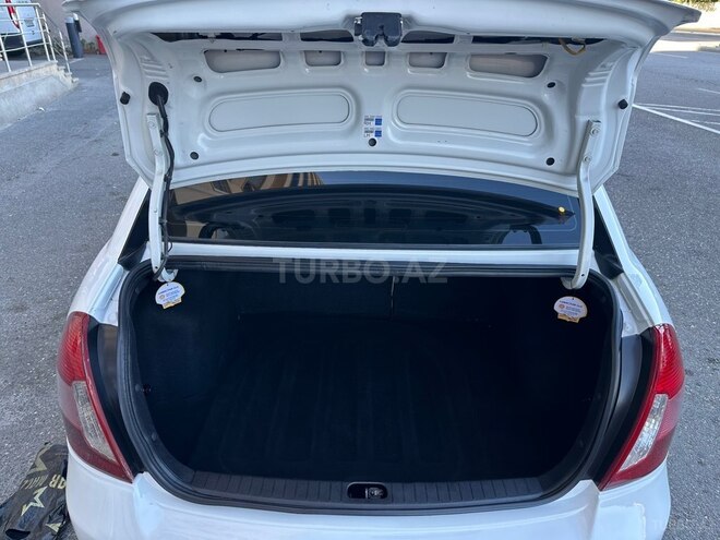 Hyundai Accent-19