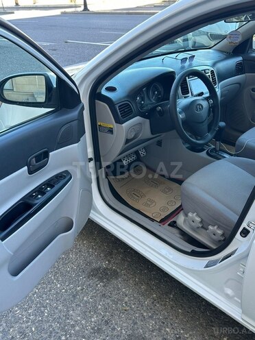 Hyundai Accent-8