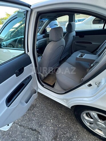 Hyundai Accent-12