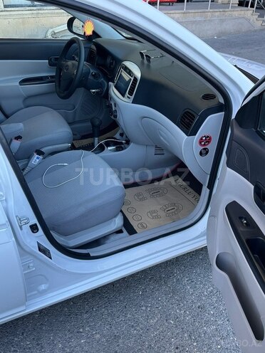 Hyundai Accent-9