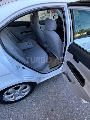 Hyundai Accent-11