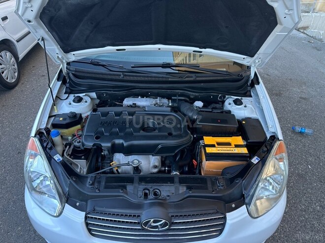 Hyundai Accent-15