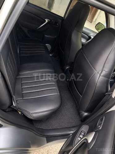 Toyota RAV4-15