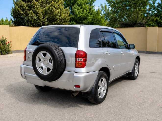 Toyota RAV4-8