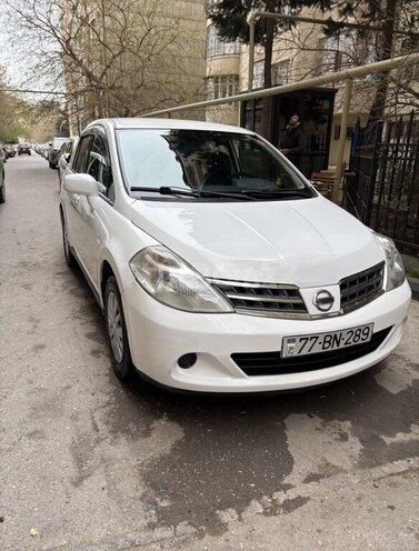 Nissan Tiida-1