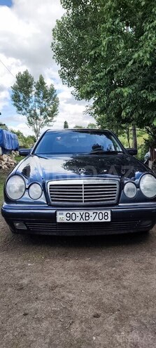Mercedes E 240-1