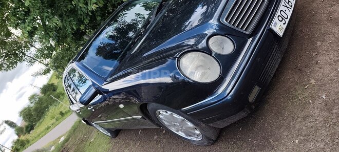 Mercedes E 240-6