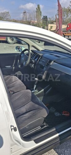 Nissan Tiida-3