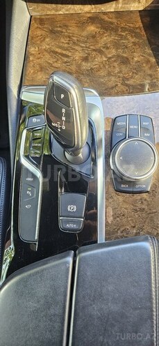 BMW 530e-8
