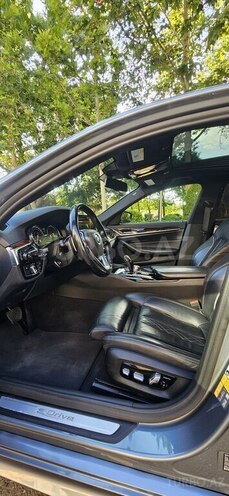 BMW 530e-11