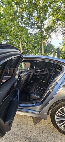 BMW 530e-10