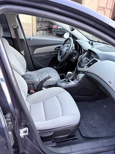 Chevrolet Cruze-10