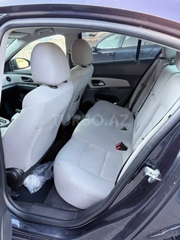 Chevrolet Cruze-13