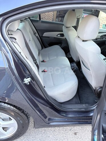 Chevrolet Cruze-12