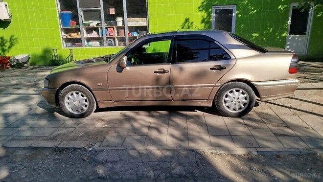 Mercedes C 200-11