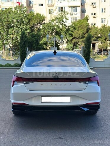 Hyundai Elantra-2