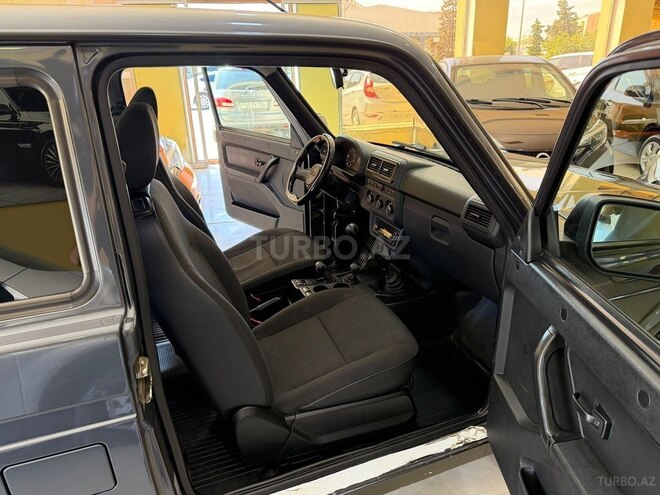 LADA (VAZ) Niva-11