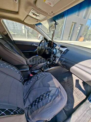Kia Cerato-12