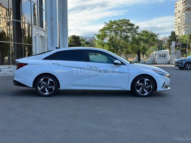 Hyundai Elantra-11
