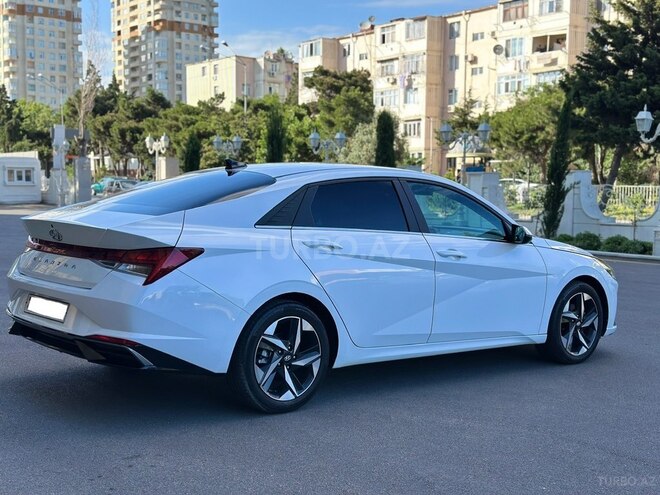 Hyundai Elantra-10