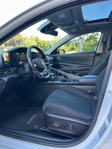 Hyundai Elantra-15