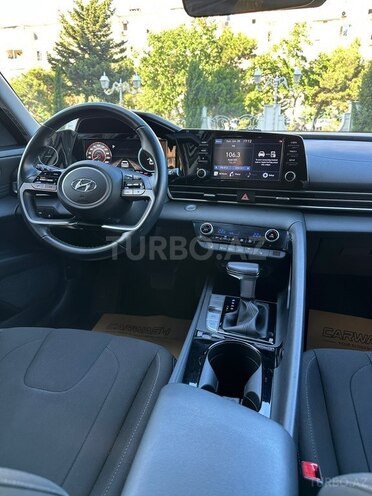 Hyundai Elantra-14
