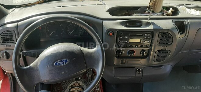 Ford Transit-5