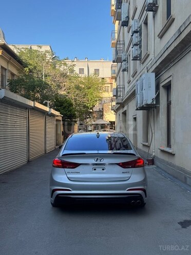Hyundai Elantra-5