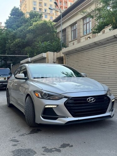 Hyundai Elantra-3