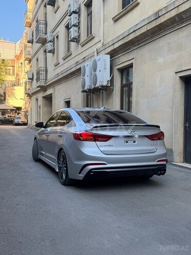 Hyundai Elantra-6