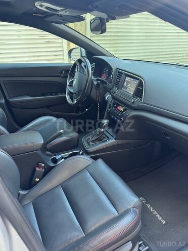 Hyundai Elantra-8