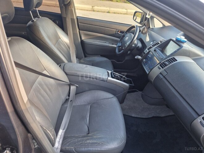Toyota Prius-11