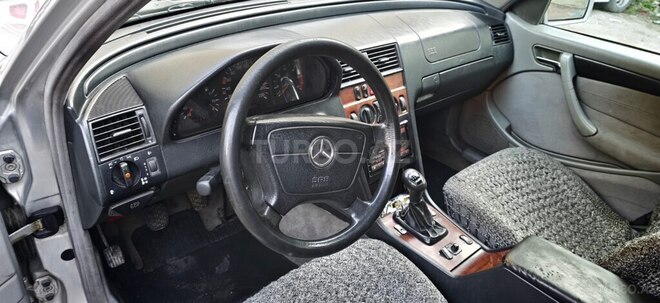 Mercedes C 220-11